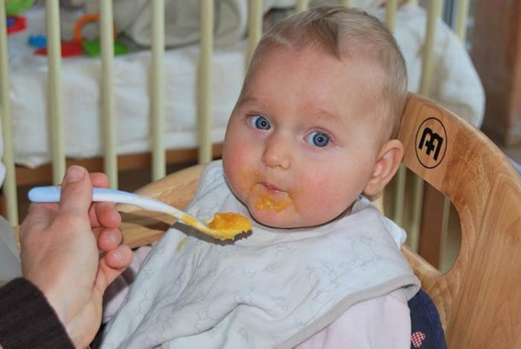 7 Tips Memberi Nutrisi Makanan Sehat untuk Bayi 6 Bulan