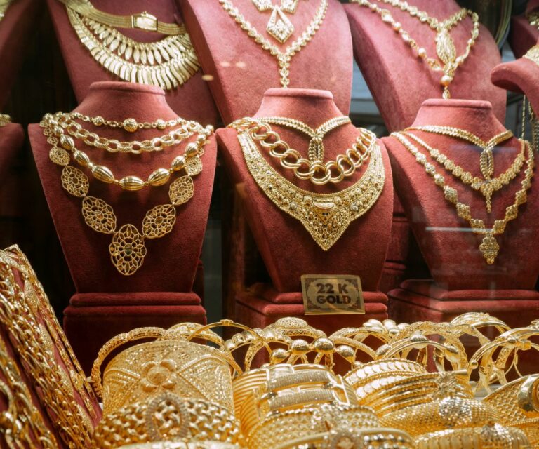 perhiasan emas asli